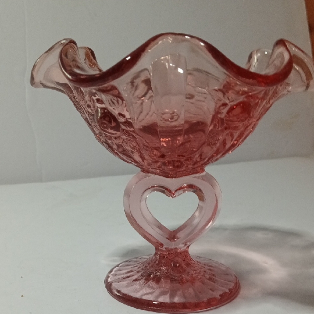 Vintage Fenton Colonial Pink Cabbage Rose Glass Heart Pedestal Bowl - Picture 3 of 8